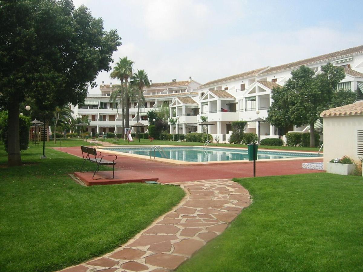 Chalet Adosado En Urbanizacion Con Precioso Jardin Дения Экстерьер фото