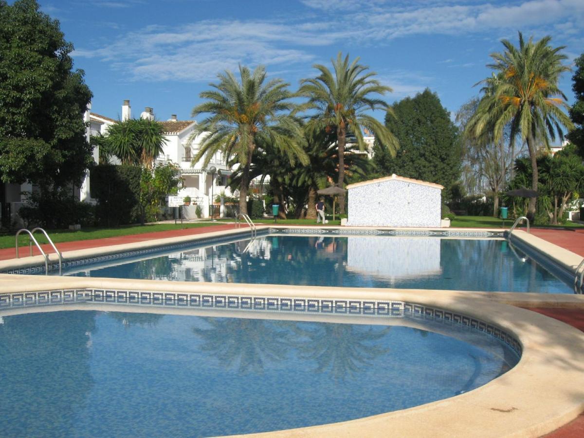 Chalet Adosado En Urbanizacion Con Precioso Jardin Дения Экстерьер фото