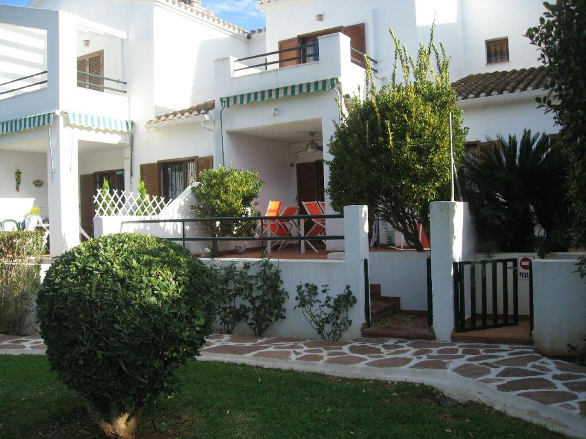 Chalet Adosado En Urbanizacion Con Precioso Jardin Дения Экстерьер фото
