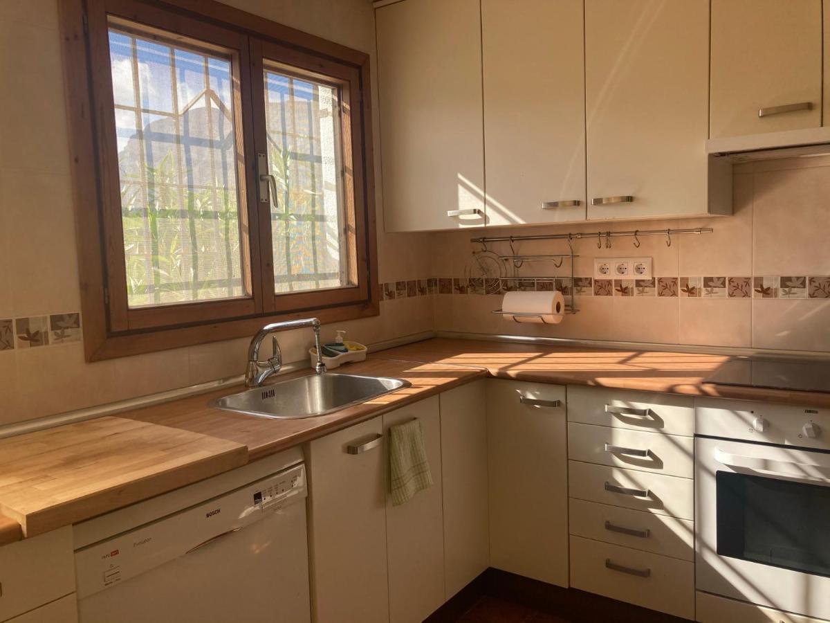 Chalet Adosado En Urbanizacion Con Precioso Jardin Дения Экстерьер фото